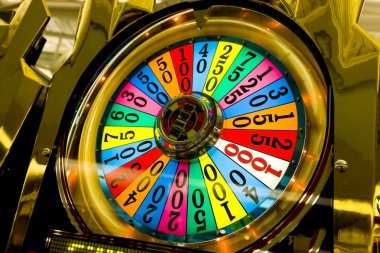 Player aiming carefully at high-value creatures in Ocean King to maximize payouts